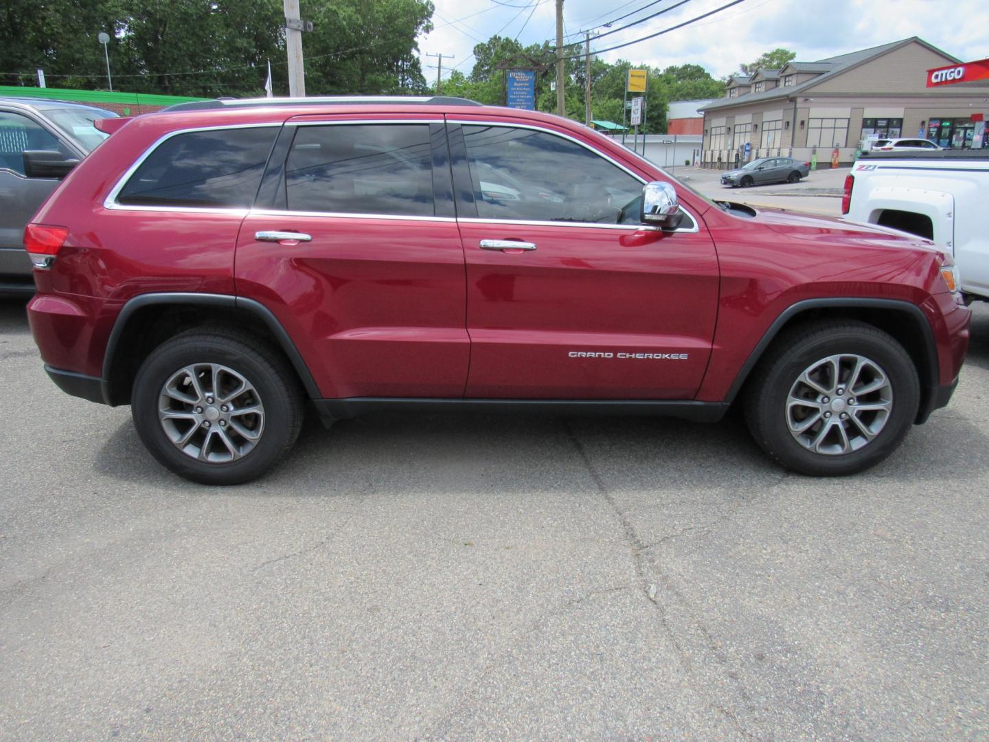 2014 Burgandy /Black Jeep Grand Cherokee Limited 4WD (1C4RJFBG7EC) with an 3.6L V6 DOHC 24V engine, 5-Speed Automatic transmission, located at 215 Milton St, Dedham, MA, 02026, (781) 329-5144, 42.241905, -71.157295 - This nice Jeep Limited is in excellent condition. Fully serviced and certified. Comes with a 3/3 nationwide warranty included in the price. Call for details. Prices on all vehicles do not include $299.95 Documentation fee, as well as Massachusetts sales tax, Registration, Title Fee and State ins - Photo#7