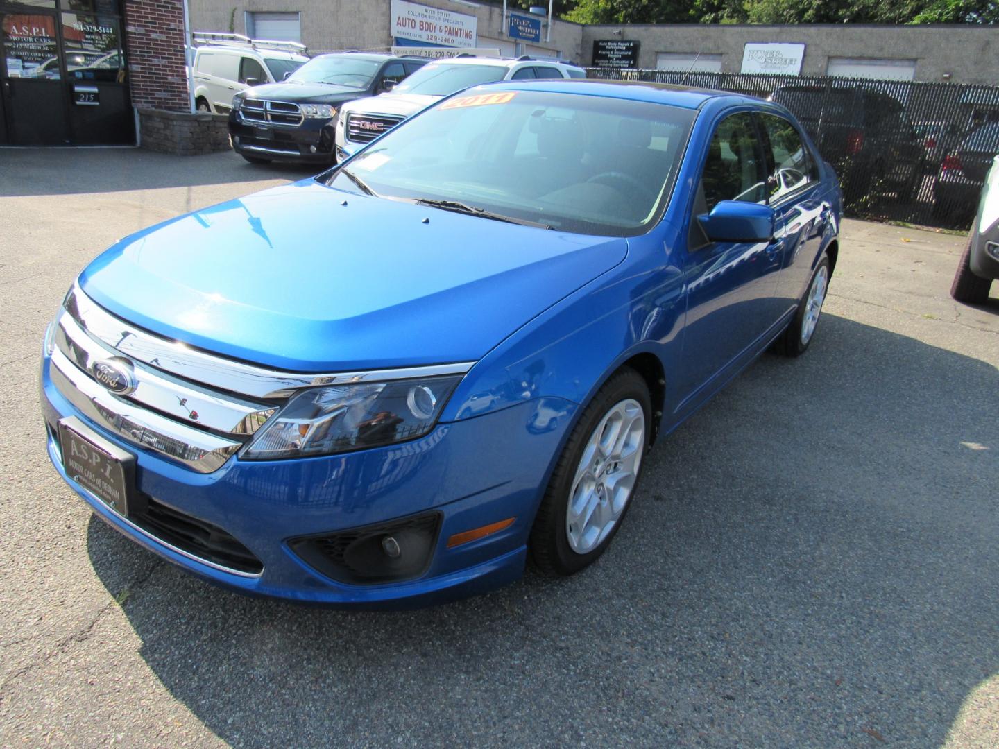 2011 Blue /Gray Ford Fusion I4 SE (3FAHP0HA4BR) with an 2.5L L4 DOHC 16V engine, Automatic transmission, located at 215 Milton St, Dedham, MA, 02026, (781) 329-5144, 42.241905, -71.157295 - This low mileage sedan is in excellent condition. Runs as good as it looks. All ASPI Motor Cars vehicles come with a 3/3 warranty included in the price. Call for details. All vehicles are serviced before they are delivered to assure the highest quality used vehicle. - Photo#2