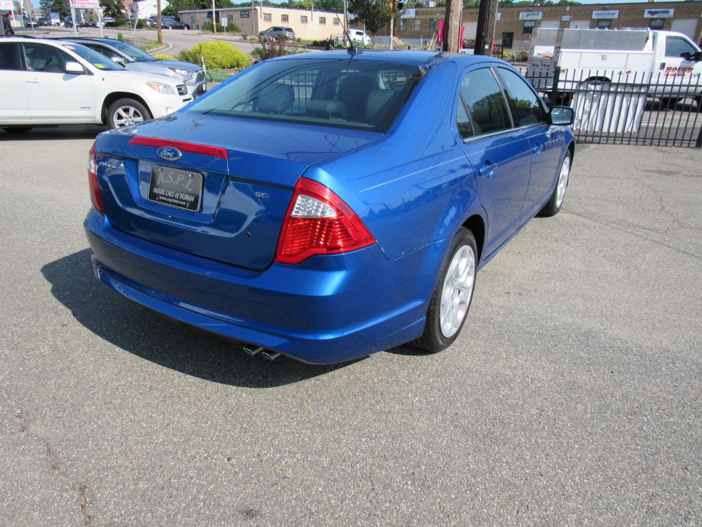 2011 Blue /Gray Ford Fusion I4 SE (3FAHP0HA4BR) with an 2.5L L4 DOHC 16V engine, Automatic transmission, located at 215 Milton St, Dedham, MA, 02026, (781) 329-5144, 42.241905, -71.157295 - This low mileage sedan is in excellent condition. Runs as good as it looks. All ASPI Motor Cars vehicles come with a 3/3 warranty included in the price. Call for details. All vehicles are serviced before they are delivered to assure the highest quality used vehicle. - Photo#6