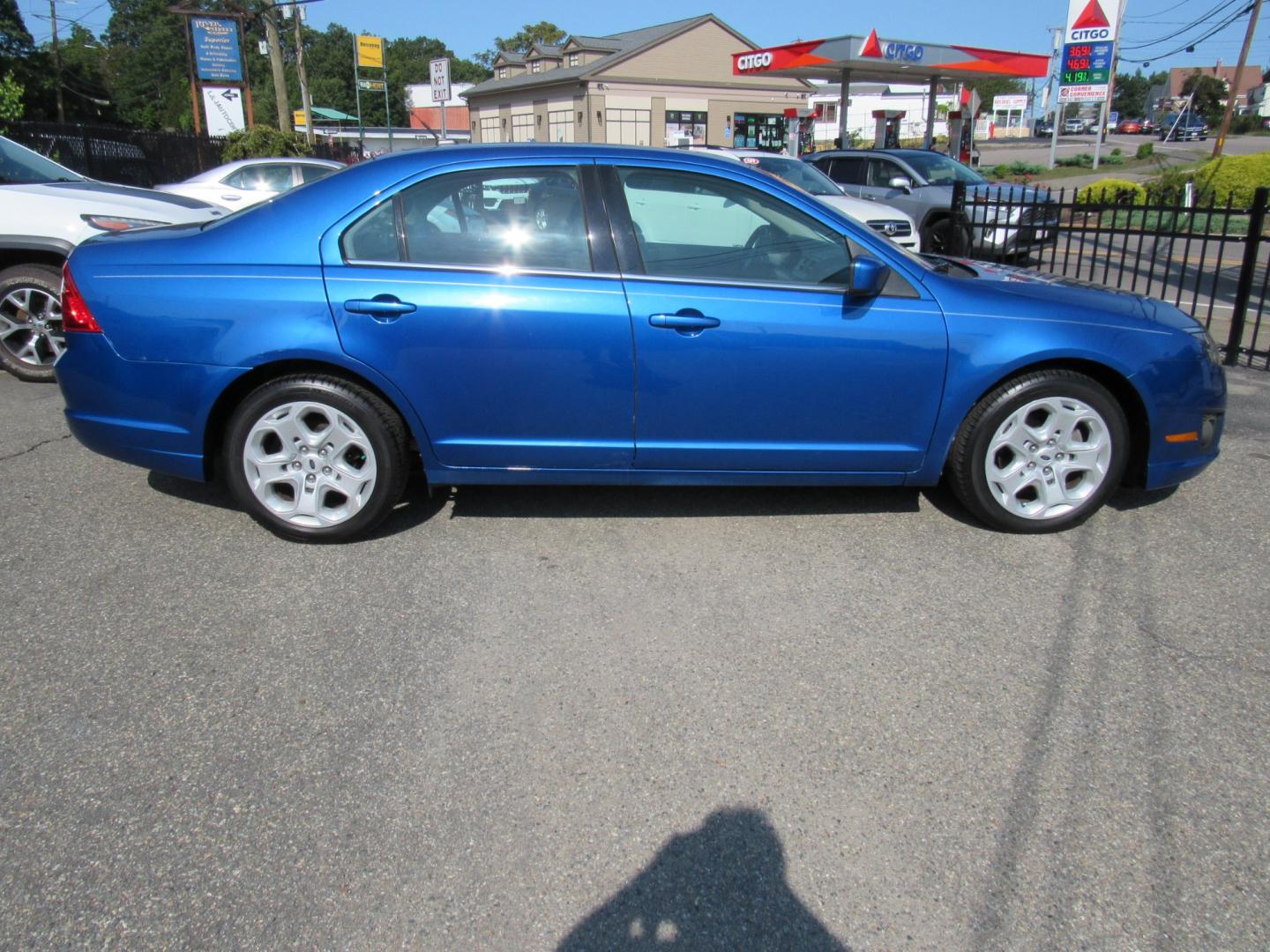 2011 Blue /Gray Ford Fusion I4 SE (3FAHP0HA4BR) with an 2.5L L4 DOHC 16V engine, Automatic transmission, located at 215 Milton St, Dedham, MA, 02026, (781) 329-5144, 42.241905, -71.157295 - This low mileage sedan is in excellent condition. Runs as good as it looks. All ASPI Motor Cars vehicles come with a 3/3 warranty included in the price. Call for details. All vehicles are serviced before they are delivered to assure the highest quality used vehicle. - Photo#7