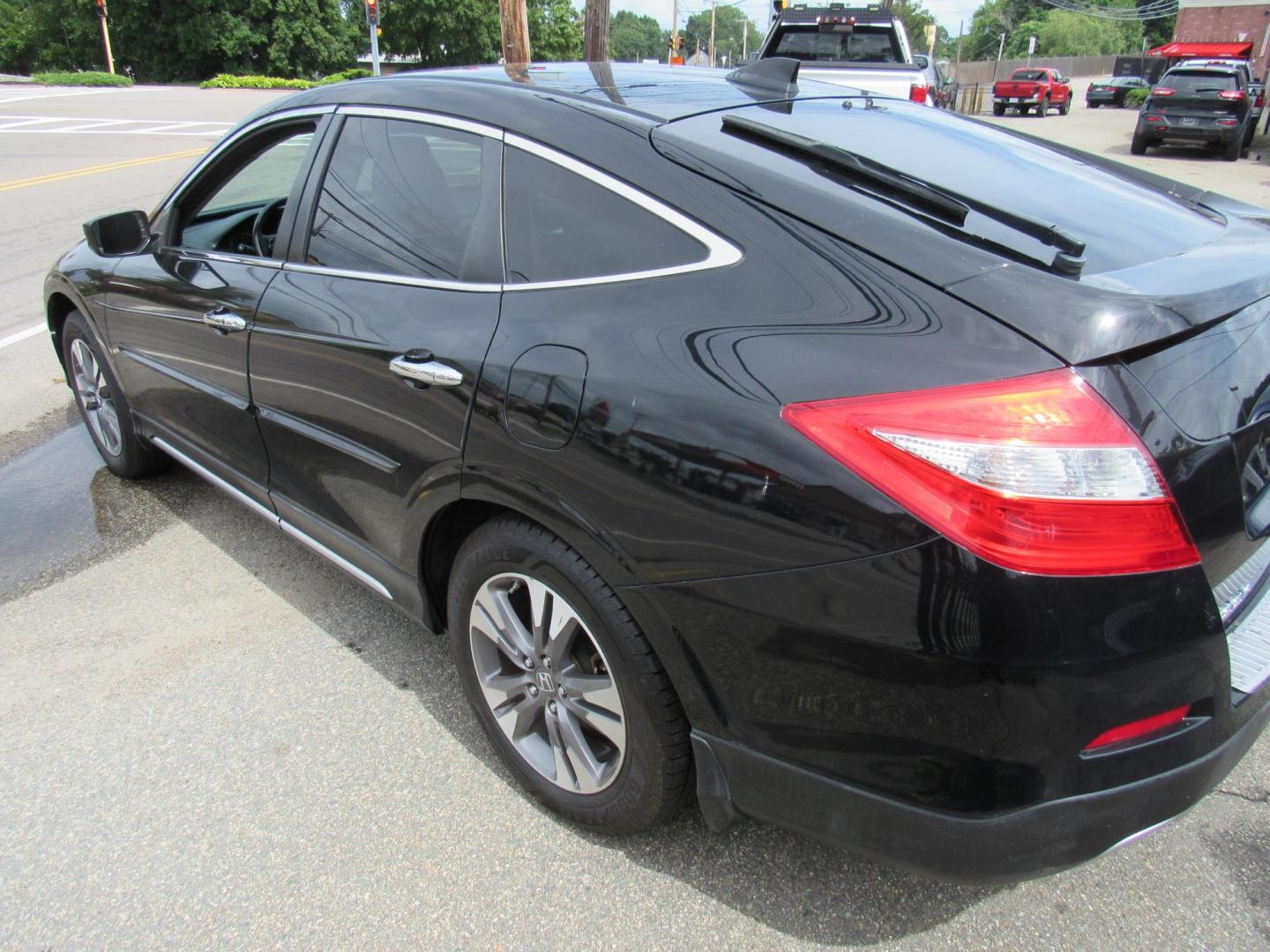 2013 BLACK /Black Honda Crosstour (5J6TF2H56DL) , Automatic transmission, located at 215 Milton St, Dedham, MA, 02026, (781) 329-5144, 42.241905, -71.157295 - This nice crossover is in excellent condition. Runs like new. All ASPI Motor Cars vehicles are fully serviced before they are delivered to assure the highest quality used vehicles. Comes with a 3/3 warranty included in the price. Call for details. Prices on all vehicles do not include $299.95 D - Photo#5