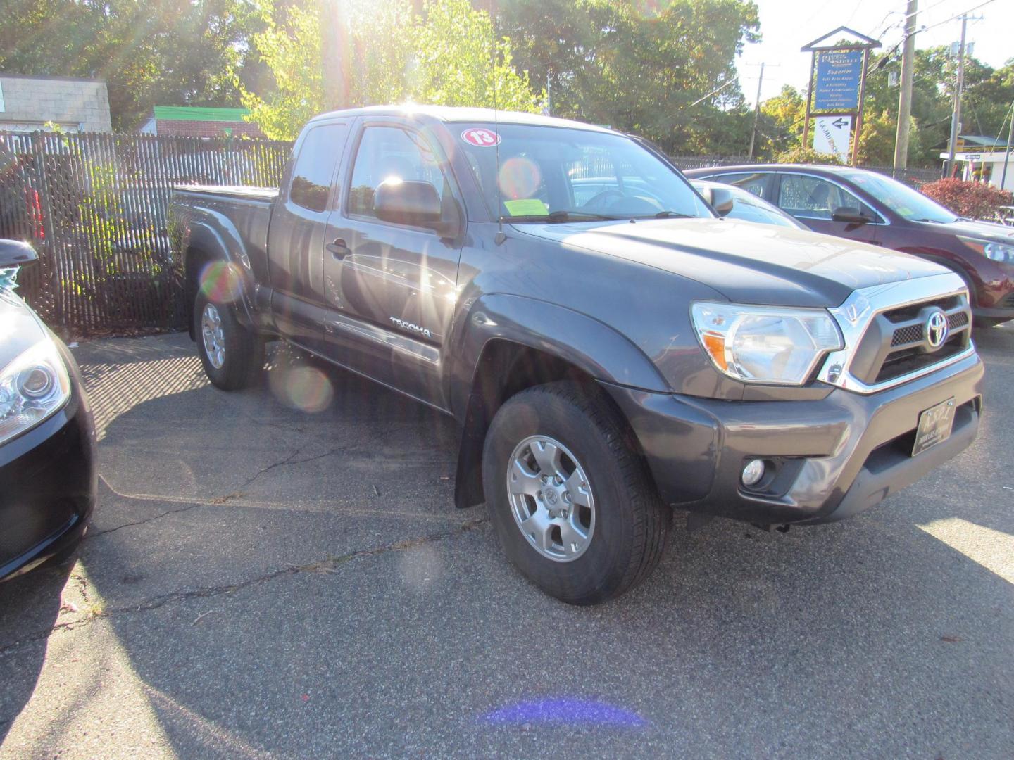 2013 Gray /Gray Toyota Tacoma Access Cab V6 Auto 4WD (5TFUU4EN7DX) with an 4.0L V6 DOHC 24V engine, Automatic transmission, located at 215 Milton St, Dedham, MA, 02026, (781) 329-5144, 42.241905, -71.157295 - Photo#2