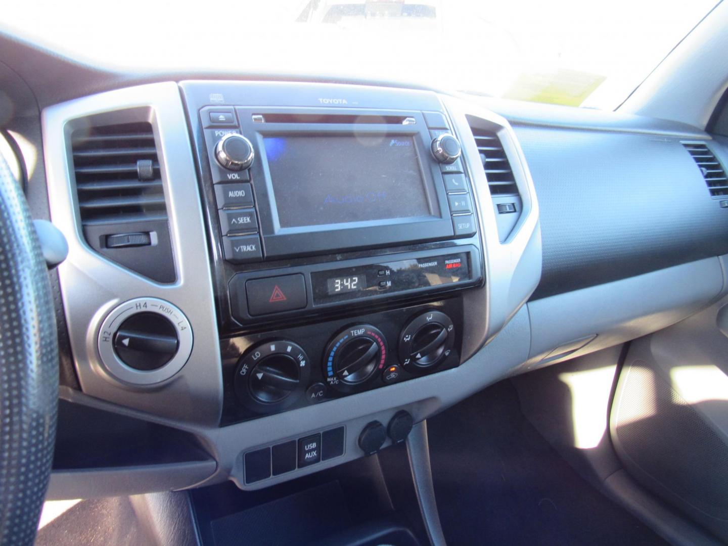 2013 Gray /Gray Toyota Tacoma Access Cab V6 Auto 4WD (5TFUU4EN7DX) with an 4.0L V6 DOHC 24V engine, Automatic transmission, located at 215 Milton St, Dedham, MA, 02026, (781) 329-5144, 42.241905, -71.157295 - Photo#20