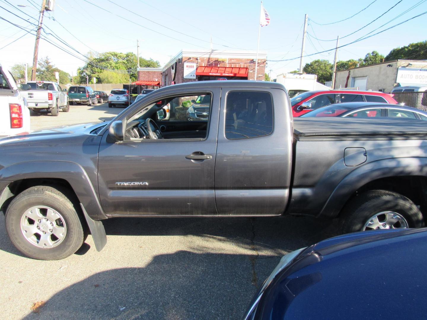 2013 Gray /Gray Toyota Tacoma Access Cab V6 Auto 4WD (5TFUU4EN7DX) with an 4.0L V6 DOHC 24V engine, Automatic transmission, located at 215 Milton St, Dedham, MA, 02026, (781) 329-5144, 42.241905, -71.157295 - Photo#4