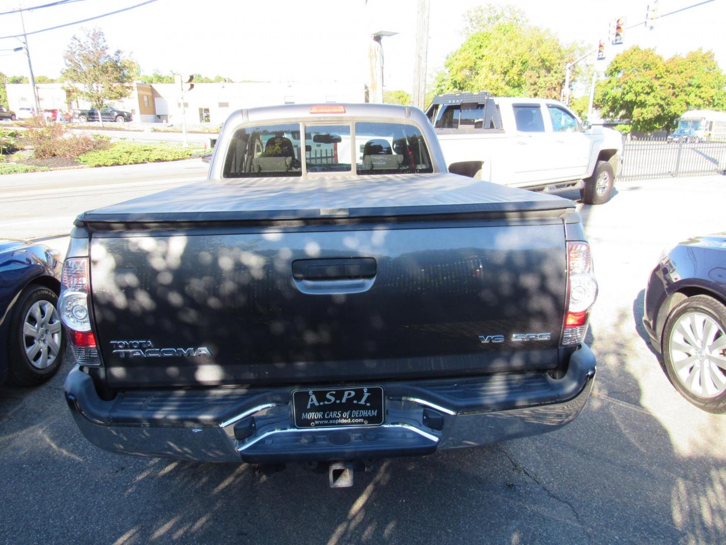 2013 Gray /Gray Toyota Tacoma Access Cab V6 Auto 4WD (5TFUU4EN7DX) with an 4.0L V6 DOHC 24V engine, Automatic transmission, located at 215 Milton St, Dedham, MA, 02026, (781) 329-5144, 42.241905, -71.157295 - Photo#5