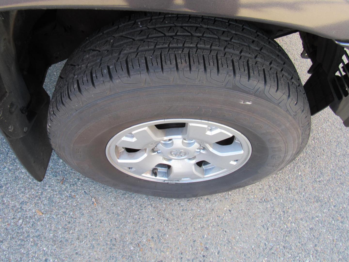 2013 Gray /Gray Toyota Tacoma Access Cab V6 Auto 4WD (5TFUU4EN7DX) with an 4.0L V6 DOHC 24V engine, Automatic transmission, located at 215 Milton St, Dedham, MA, 02026, (781) 329-5144, 42.241905, -71.157295 - Photo#7