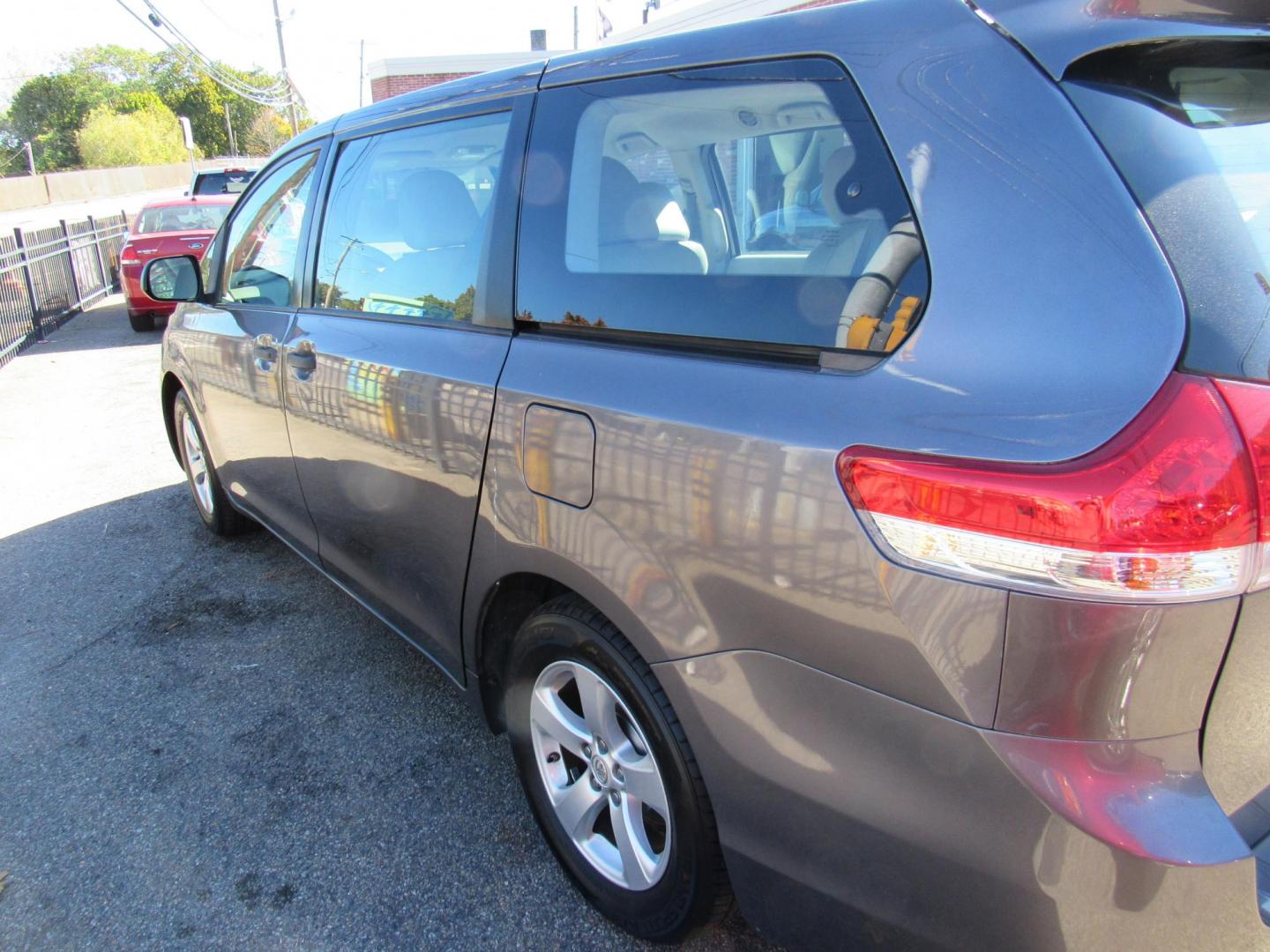 2013 Gray /Gray Toyota Sienna FWD 7-Passenger V6 (5TDZK3DC0DS) with an 3.5L V6 EFI DOHC 24V engine, 5-Speed Automatic transmission, located at 215 Milton St, Dedham, MA, 02026, (781) 329-5144, 42.241905, -71.157295 - Photo#4