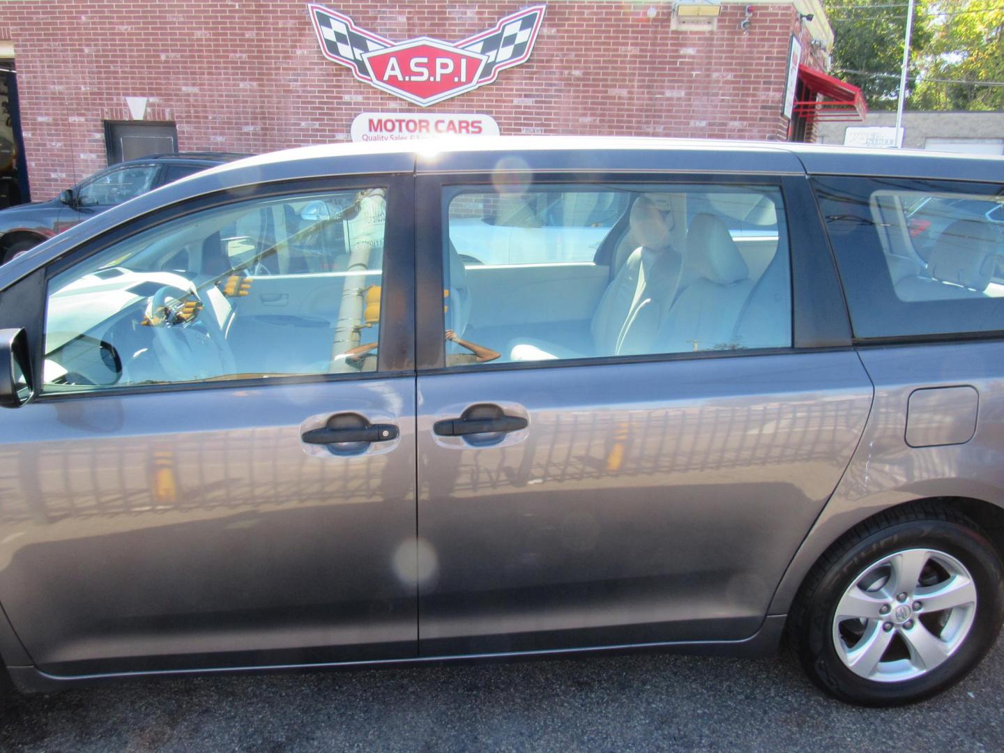 2013 Gray /Gray Toyota Sienna FWD 7-Passenger V6 (5TDZK3DC0DS) with an 3.5L V6 EFI DOHC 24V engine, 5-Speed Automatic transmission, located at 215 Milton St, Dedham, MA, 02026, (781) 329-5144, 42.241905, -71.157295 - Photo#3