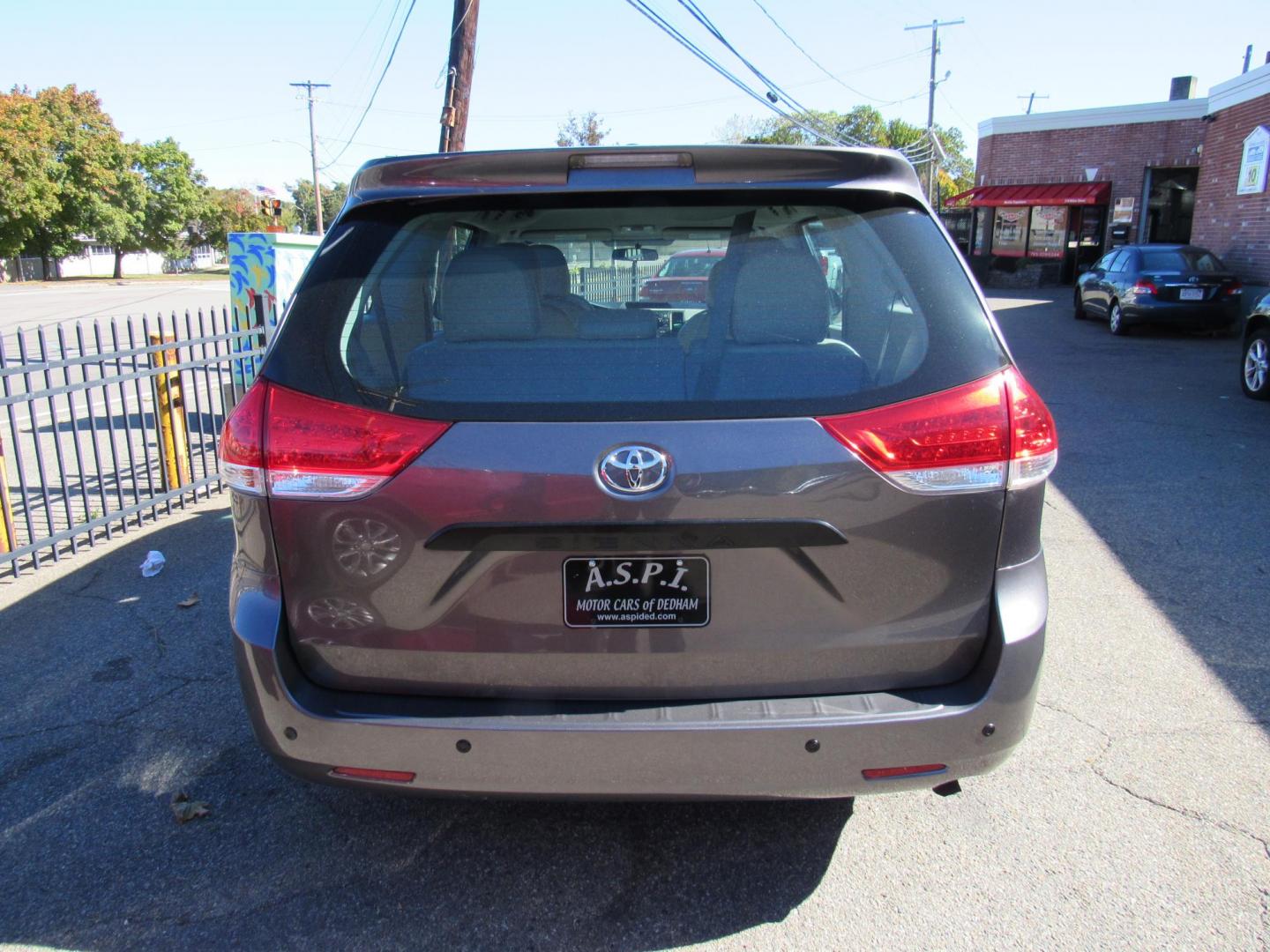 2013 Gray /Gray Toyota Sienna FWD 7-Passenger V6 (5TDZK3DC0DS) with an 3.5L V6 EFI DOHC 24V engine, 5-Speed Automatic transmission, located at 215 Milton St, Dedham, MA, 02026, (781) 329-5144, 42.241905, -71.157295 - Photo#5