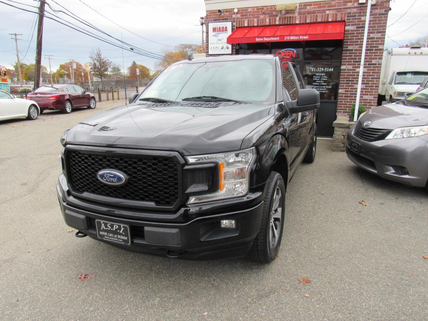 2020 BLACK /Black Ford F-150 Lariat SuperCab 6.5-ft. 4WD (1FTEX1EP9LF) with an 2.7L V6 DOHC 24V engine, 6A Automatic transmission, located at 215 Milton St, Dedham, MA, 02026, (781) 329-5144, 42.241905, -71.157295 - This nice pick up is in excellent condition. Runs as good as it looks. All ASPI Motor Cars vehicles are fully serviced before they are delivered. Comes with a 3/3 warranty included in the price. Call for details. Prices on all vehicles do not include $299.95 Documentation fee, as well as Massachu - Photo#2