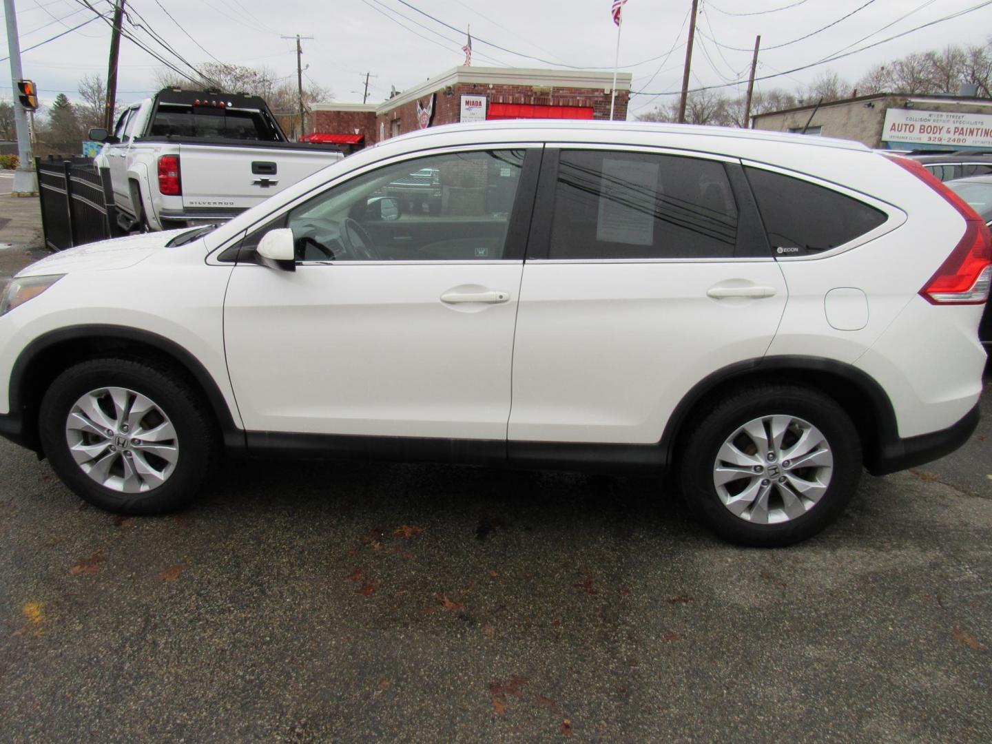 2012 White /Tan Honda CR-V EX-L 4WD 5-Speed AT (5J6RM4H78CL) with an 2.4L L4 DOHC 16V engine, 5-Speed Automatic transmission, located at 215 Milton St, Dedham, MA, 02026, (781) 329-5144, 42.241905, -71.157295 - Looking for a low mileage compact SUV? Here it is. Hard to find and look this good all in one package. Runs like new. All ASPI Motor Cars vehicles are fully serviced before they are delivered to assure the highest quality used vehicles. Comes with a 3/3 warranty included in the price. Call for detai - Photo#3