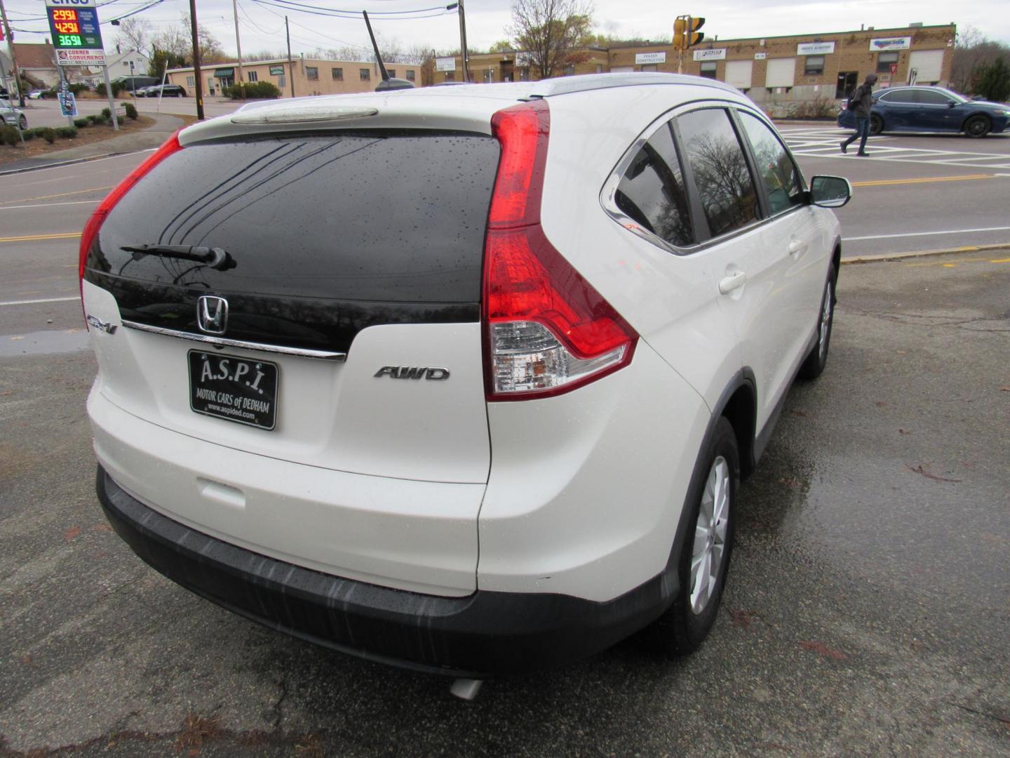 2012 White /Tan Honda CR-V EX-L 4WD 5-Speed AT (5J6RM4H78CL) with an 2.4L L4 DOHC 16V engine, 5-Speed Automatic transmission, located at 215 Milton St, Dedham, MA, 02026, (781) 329-5144, 42.241905, -71.157295 - Looking for a low mileage compact SUV? Here it is. Hard to find and look this good all in one package. Runs like new. All ASPI Motor Cars vehicles are fully serviced before they are delivered to assure the highest quality used vehicles. Comes with a 3/3 warranty included in the price. Call for detai - Photo#6