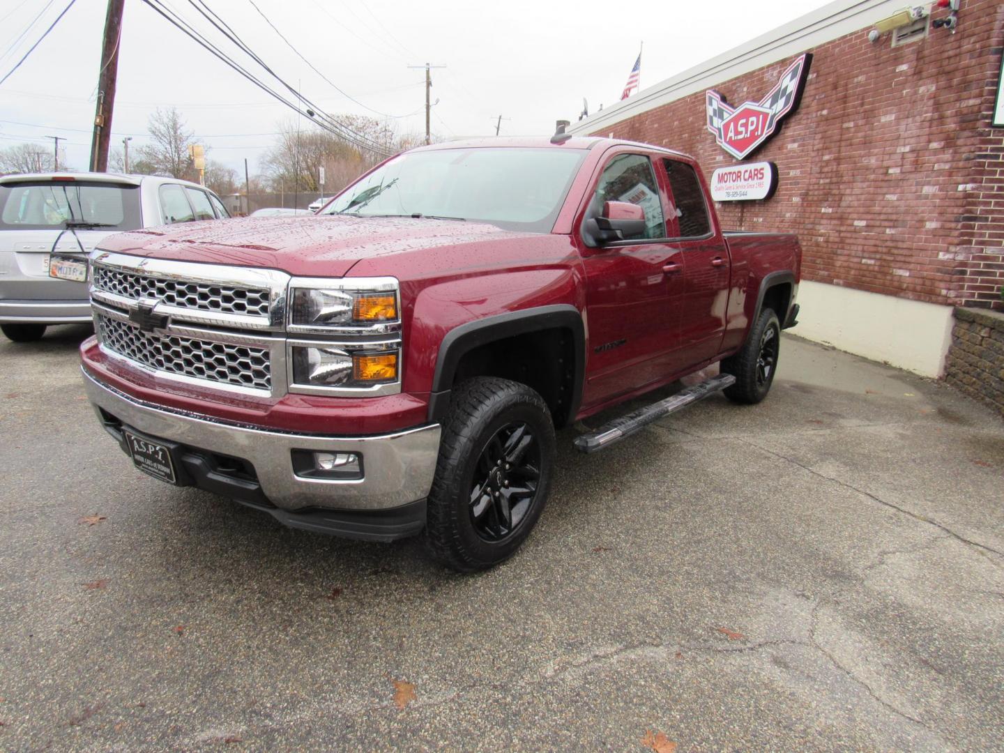 2015 Burgandy /Gray Chevrolet Silverado 1500 LT Double Cab 4WD (1GCVKREC2FZ) with an 5.3L V8 OHV 16V engine, 6-Speed Automatic transmission, located at 215 Milton St, Dedham, MA, 02026, (781) 329-5144, 42.241905, -71.157295 - Photo#2