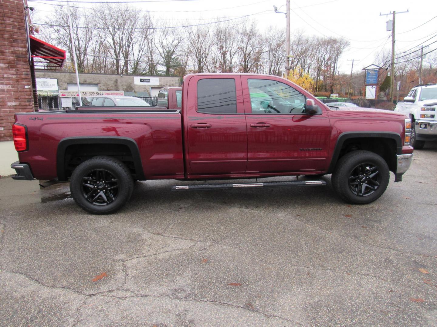 2015 Burgandy /Gray Chevrolet Silverado 1500 LT Double Cab 4WD (1GCVKREC2FZ) with an 5.3L V8 OHV 16V engine, 6-Speed Automatic transmission, located at 215 Milton St, Dedham, MA, 02026, (781) 329-5144, 42.241905, -71.157295 - Photo#6