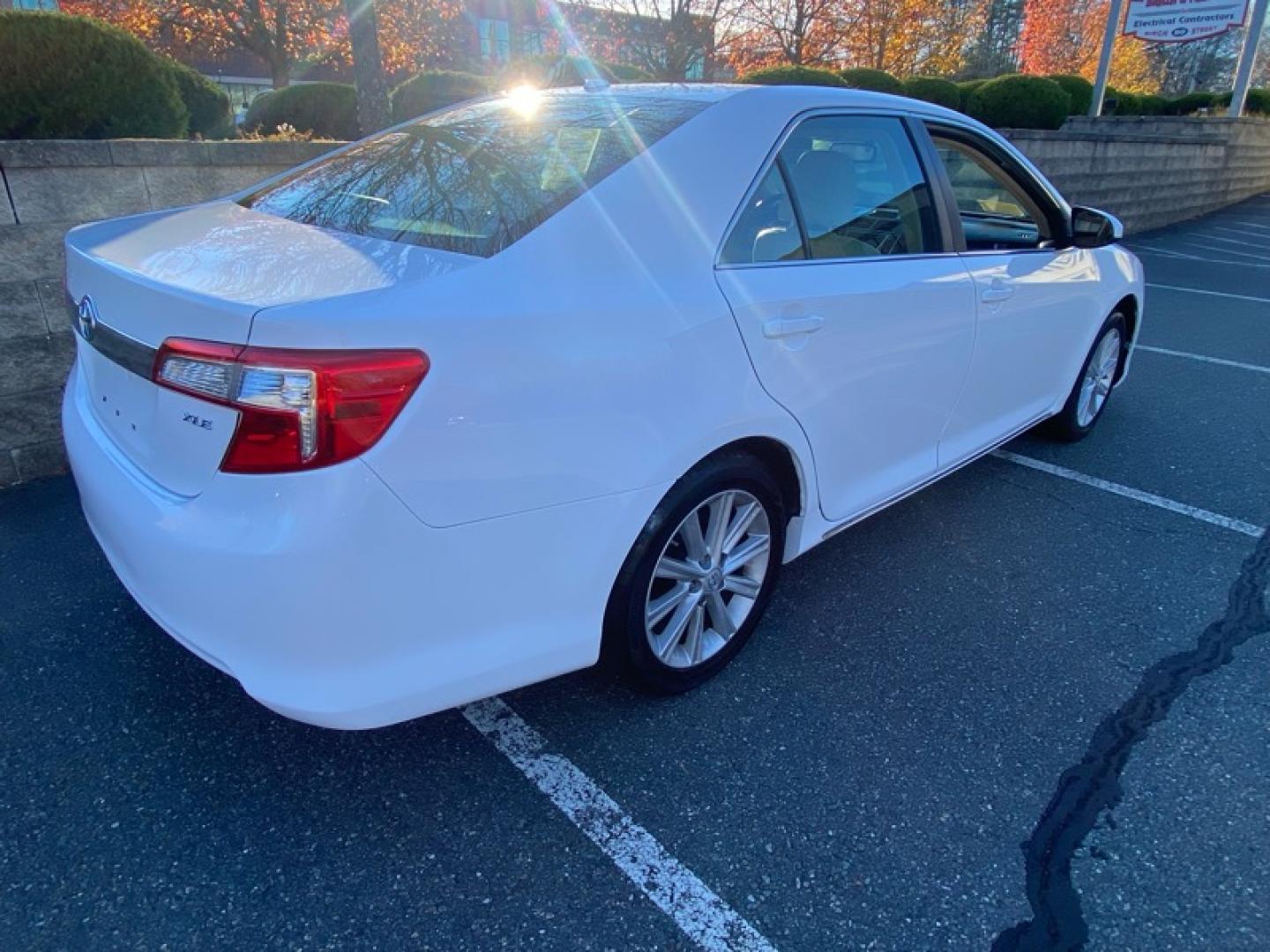 2012 White /Tan Toyota Camry XLE V6 (4T1BK1FKXCU) with an 3.5L V6 DOHC 24V engine, 6-Speed Automatic transmission, located at 215 Milton St, Dedham, MA, 02026, (781) 329-5144, 42.241905, -71.157295 - Photo#2