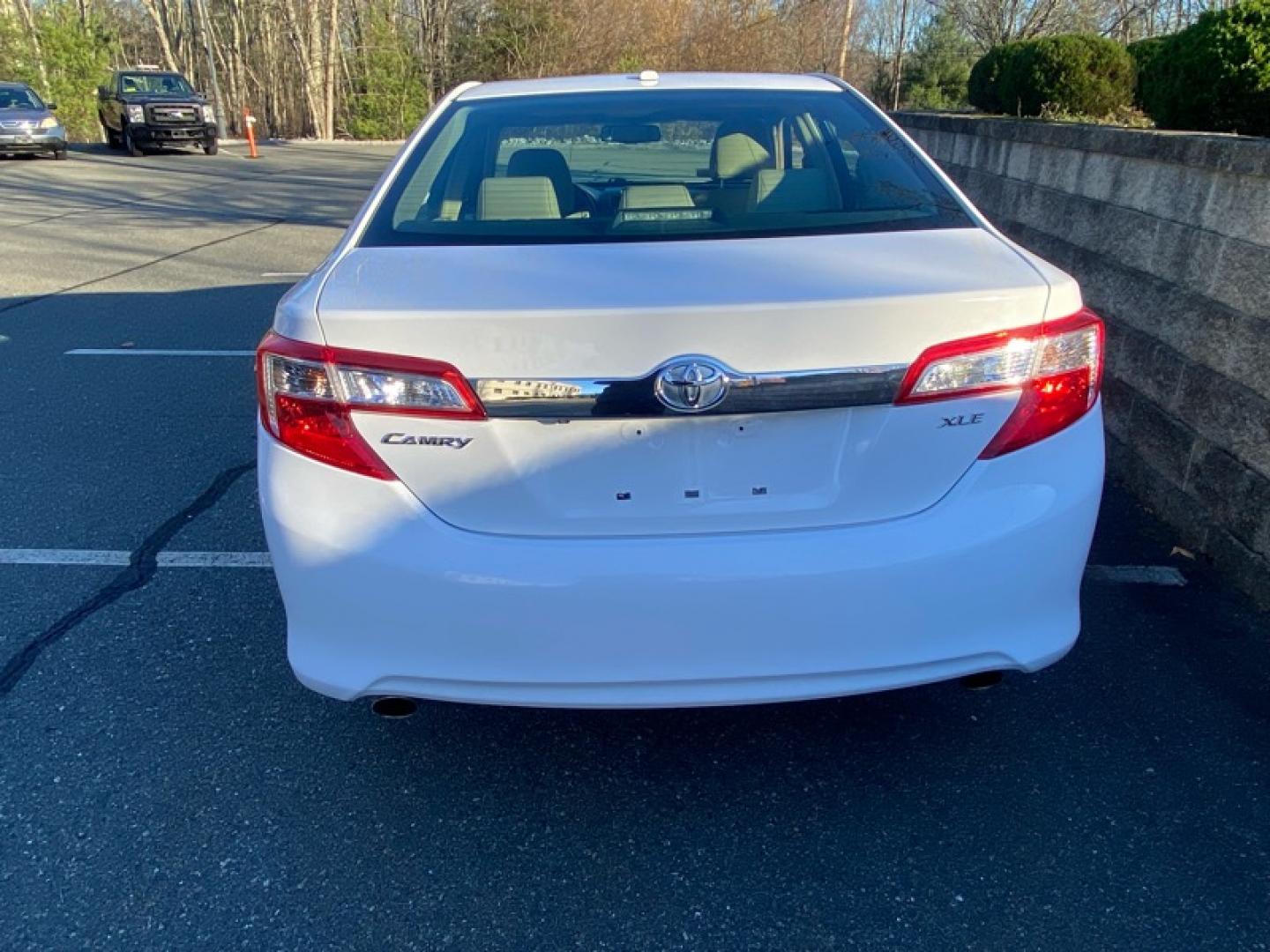 2012 White /Tan Toyota Camry XLE V6 (4T1BK1FKXCU) with an 3.5L V6 DOHC 24V engine, 6-Speed Automatic transmission, located at 215 Milton St, Dedham, MA, 02026, (781) 329-5144, 42.241905, -71.157295 - Photo#4