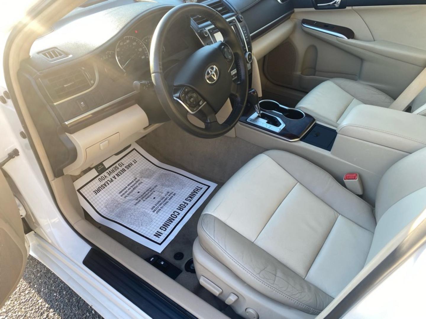 2012 White /Tan Toyota Camry XLE V6 (4T1BK1FKXCU) with an 3.5L V6 DOHC 24V engine, 6-Speed Automatic transmission, located at 215 Milton St, Dedham, MA, 02026, (781) 329-5144, 42.241905, -71.157295 - Photo#7