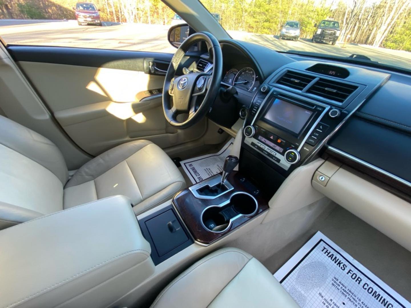 2012 White /Tan Toyota Camry XLE V6 (4T1BK1FKXCU) with an 3.5L V6 DOHC 24V engine, 6-Speed Automatic transmission, located at 215 Milton St, Dedham, MA, 02026, (781) 329-5144, 42.241905, -71.157295 - Photo#13