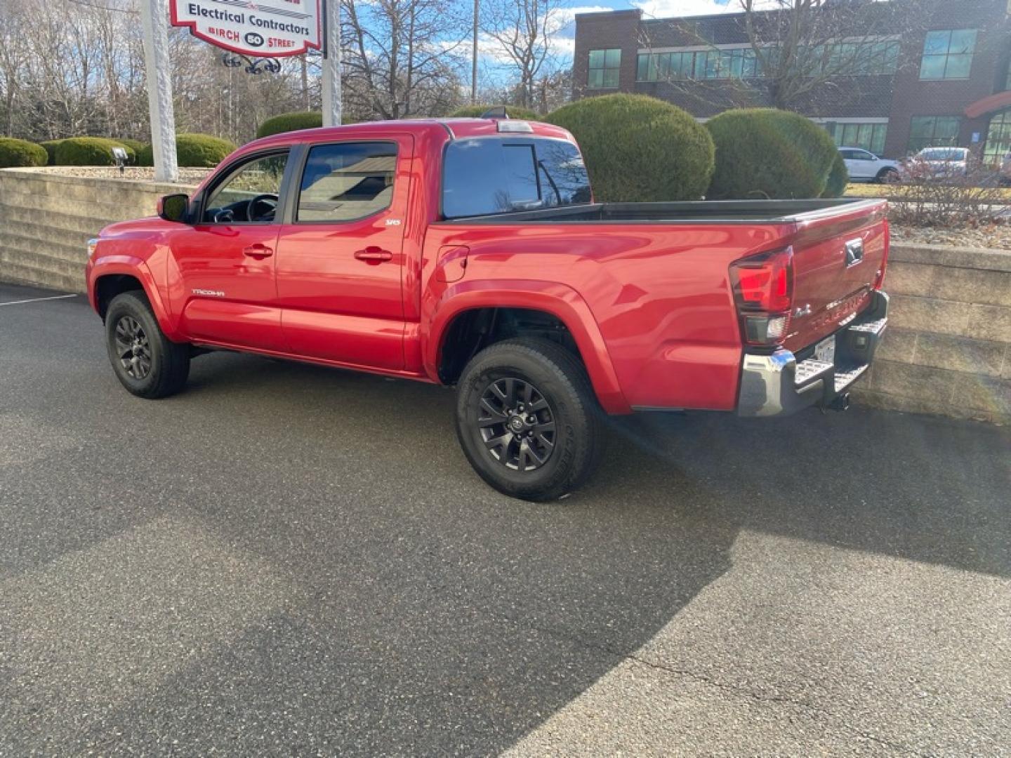 2022 Red /Gray Toyota Tacoma SR5 Double Cab Short Bed V6 6AT 4WD (3TMCZ5AN7NM) with an 3.5L V6 DOHC 24V engine, 6A transmission, located at 215 Milton St, Dedham, MA, 02026, (781) 329-5144, 42.241905, -71.157295 - This nice low mileage quad cab is in excellent condition. Runs as good as it looks. All ASPI Motor Cars vehicles are fully serviced before they are delivered. Comes with a 3/3 warranty included in the price. Call for detail. Prices on all vehicles do not include $299.95 Documentation fee, as well - Photo#4