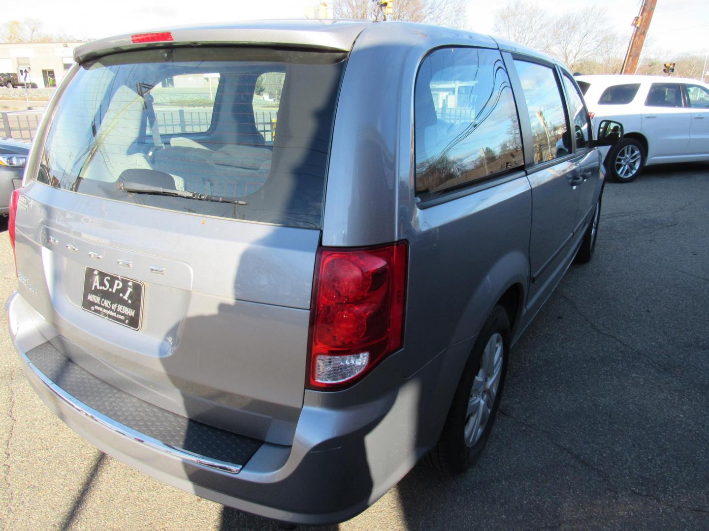 2015 Silver /Gray Dodge Grand Caravan SE (2C4RDGBG7FR) with an 3.6L V6 DOHC 24V engine, 6-Speed Automatic transmission, located at 215 Milton St, Dedham, MA, 02026, (781) 329-5144, 42.241905, -71.157295 - This nice 7 passenger van has lots of life left in it. Runs great. All ASPI Motor Cars Vehicles are fully serviced before they are delivered to assure the highest quality used vehicles. Prices on all vehicles do not include $299.95 Documentation fee, as well as Massachusetts sales tax, Registrati - Photo#4