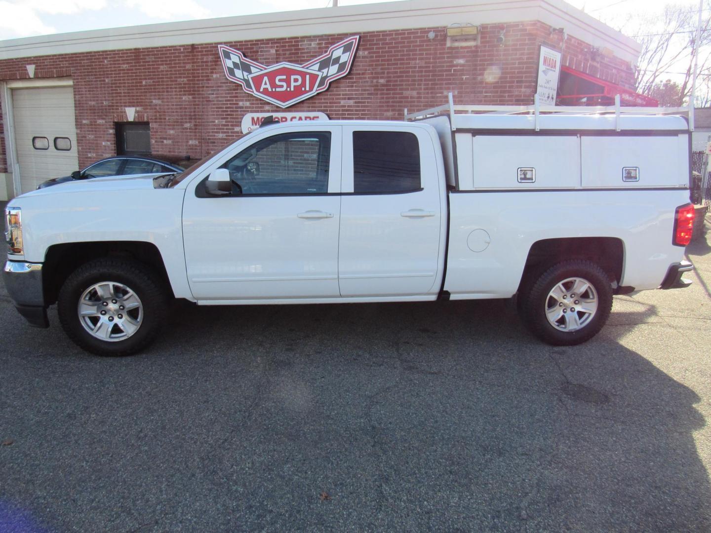 2018 White /Gray Chevrolet Silverado 1500 LT Double Cab 4WD (1GCVKREH9JZ) with an 4.3L V6 OHV 12V engine, 6A transmission, located at 215 Milton St, Dedham, MA, 02026, (781) 329-5144, 42.241905, -71.157295 - This nice work truck is in excellent condition. Comes with a utility cap and a slide out bed liner. All ASPI Motor Cars Vehicles are fully serviced before they are delivered to assure the highest quality used vehicles. Prices on all vehicles do not include $299.95 Documentation fee, as well a - Photo#4