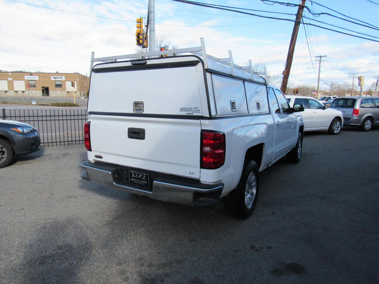 2018 White /Gray Chevrolet Silverado 1500 LT Double Cab 4WD (1GCVKREH9JZ) with an 4.3L V6 OHV 12V engine, 6A transmission, located at 215 Milton St, Dedham, MA, 02026, (781) 329-5144, 42.241905, -71.157295 - This nice work truck is in excellent condition. Comes with a utility cap and a slide out bed liner. All ASPI Motor Cars Vehicles are fully serviced before they are delivered to assure the highest quality used vehicles. Prices on all vehicles do not include $299.95 Documentation fee, as well a - Photo#6