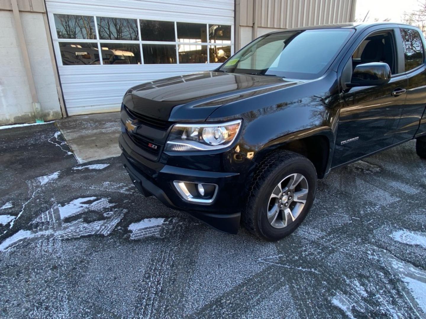 2018 BLACK /Grey Chevrolet Colorado Z71 Ext. Cab 4WD (1GCHTDEN8J1) with an 3.6L V6 DOHC 24V GAS engine, 6A transmission, located at 215 Milton St, Dedham, MA, 02026, (781) 329-5144, 42.241905, -71.157295 - Photo#3