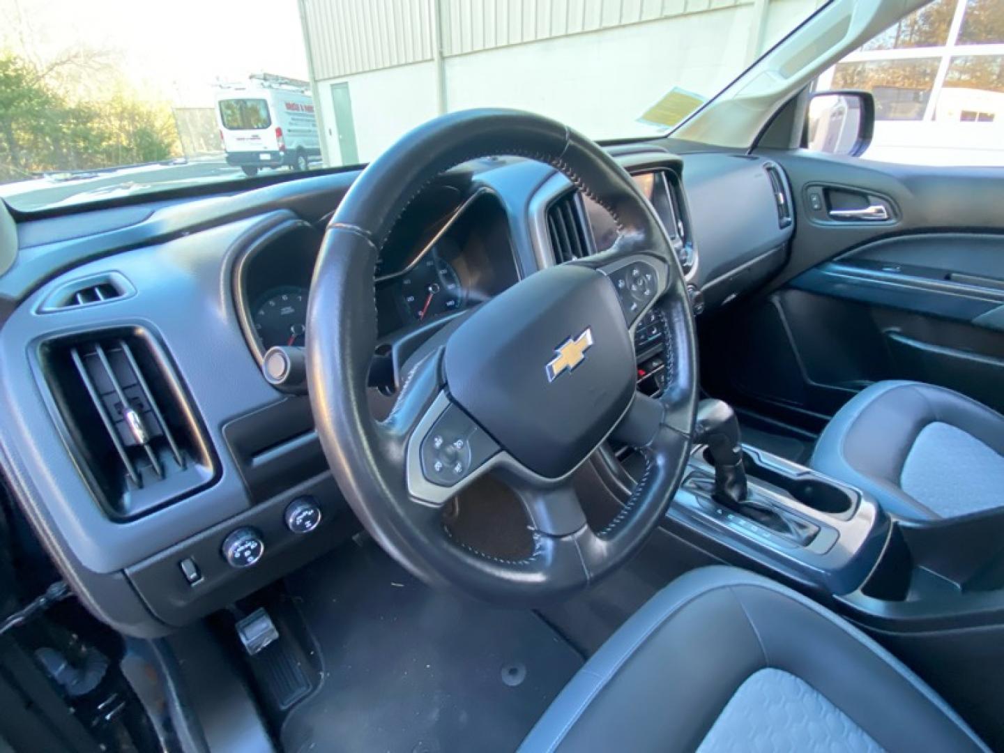 2018 BLACK /Grey Chevrolet Colorado Z71 Ext. Cab 4WD (1GCHTDEN8J1) with an 3.6L V6 DOHC 24V GAS engine, 6A transmission, located at 215 Milton St, Dedham, MA, 02026, (781) 329-5144, 42.241905, -71.157295 - Photo#12