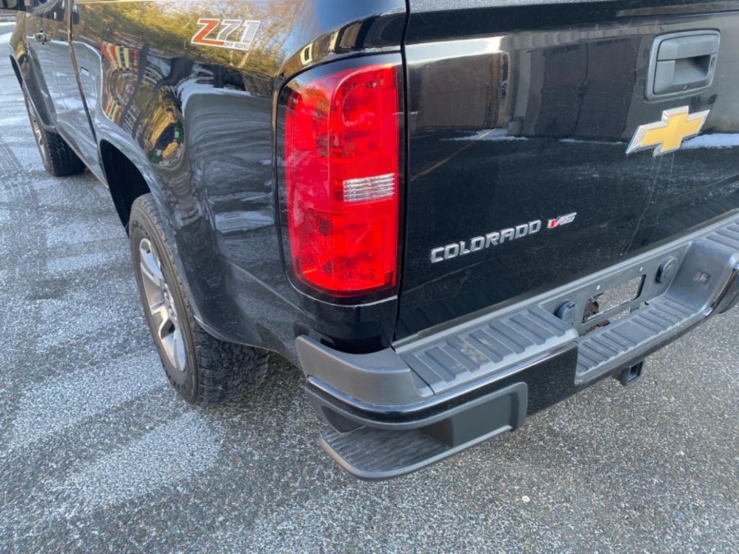 2018 BLACK /Grey Chevrolet Colorado Z71 Ext. Cab 4WD (1GCHTDEN8J1) with an 3.6L V6 DOHC 24V GAS engine, 6A transmission, located at 215 Milton St, Dedham, MA, 02026, (781) 329-5144, 42.241905, -71.157295 - Photo#8